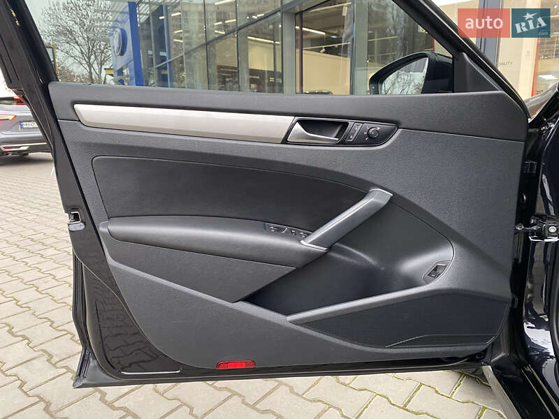 Седан Volkswagen Passat 2020 в Одессе