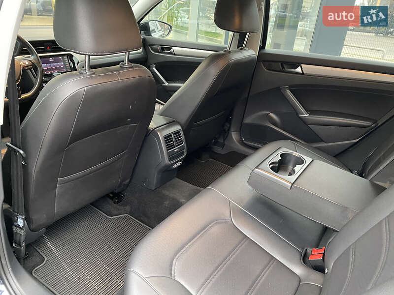 Седан Volkswagen Passat 2020 в Одессе
