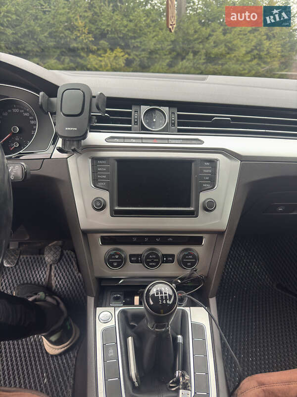 Універсал Volkswagen Passat 2015 в Шепетівці