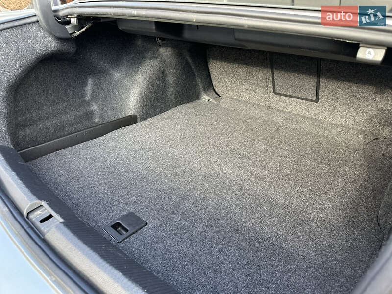 Седан Volkswagen Passat 2013 в Ужгороде