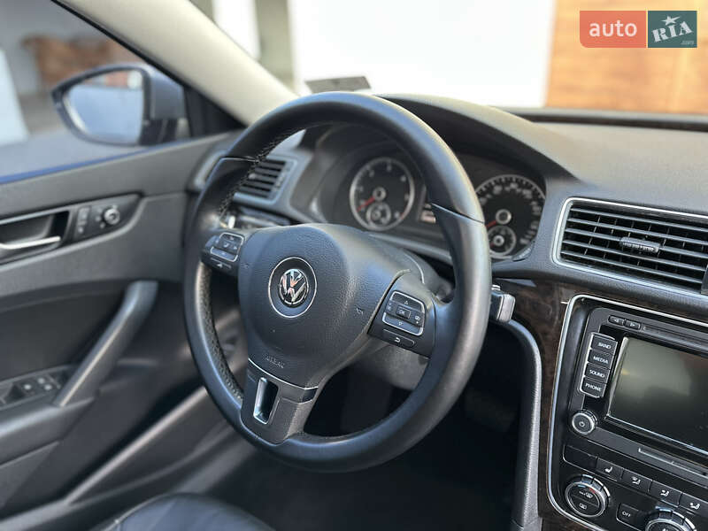 Седан Volkswagen Passat 2013 в Ужгороде