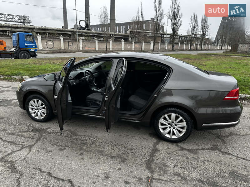 Седан Volkswagen Passat 2012 в Киеве фото 5 Седан Volkswagen Passat 2012 в Киеве