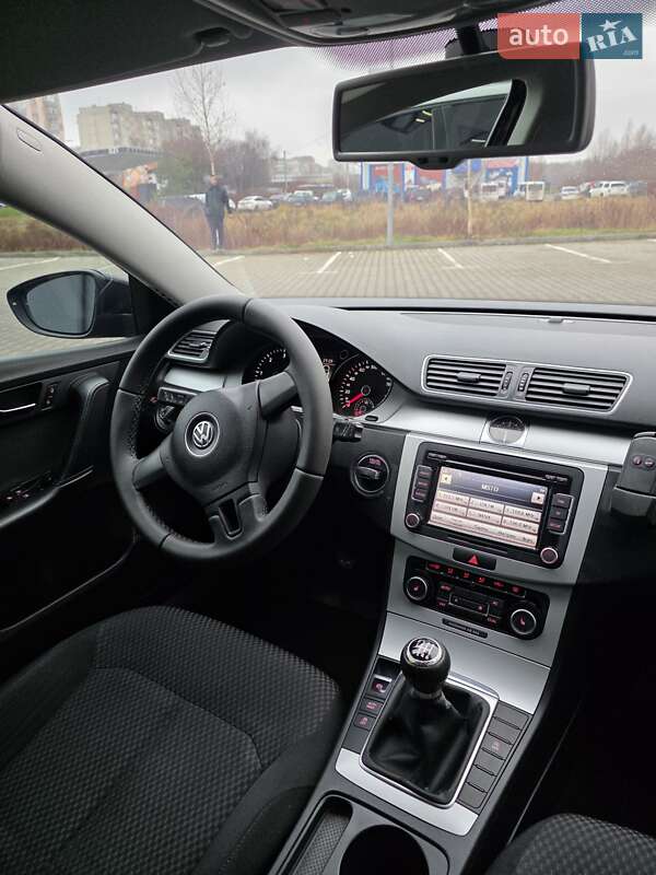 Универсал Volkswagen Passat 2011 в Хмельницком