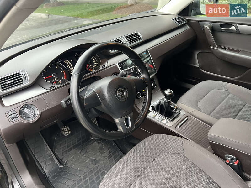 Универсал Volkswagen Passat 2011 в Днепре