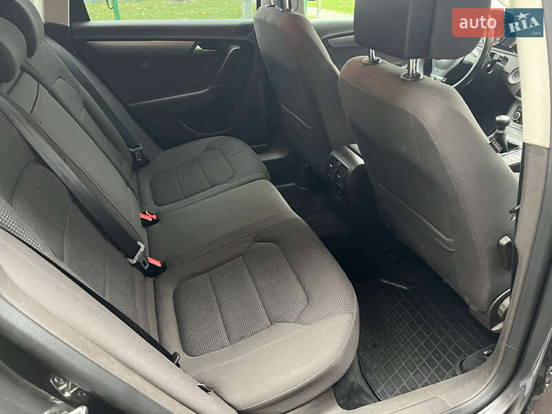 Универсал Volkswagen Passat 2011 в Днепре