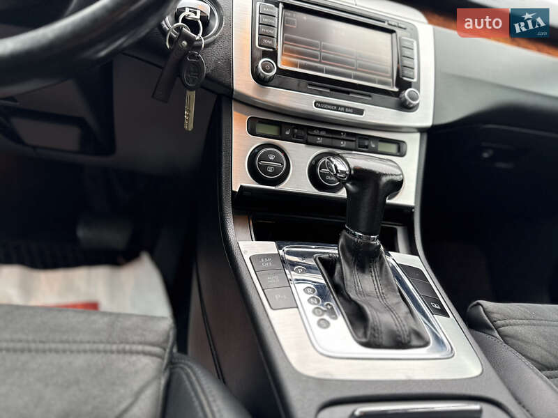 Седан Volkswagen Passat 2009 в Львове