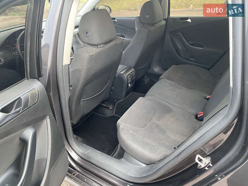 Універсал Volkswagen Passat 2010 в Ужгороді