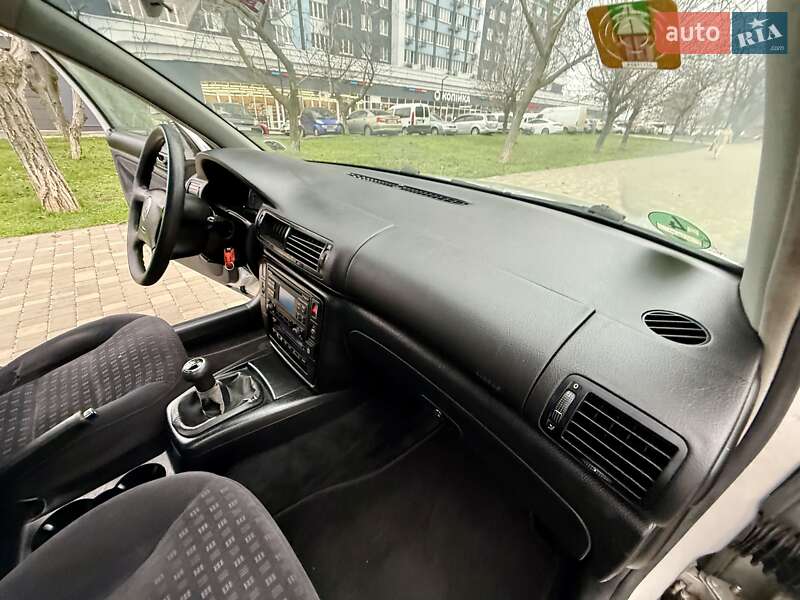 Седан Volkswagen Passat 2003 в Одессе