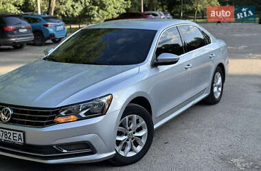 Седан Volkswagen Passat 2017 в Сумах