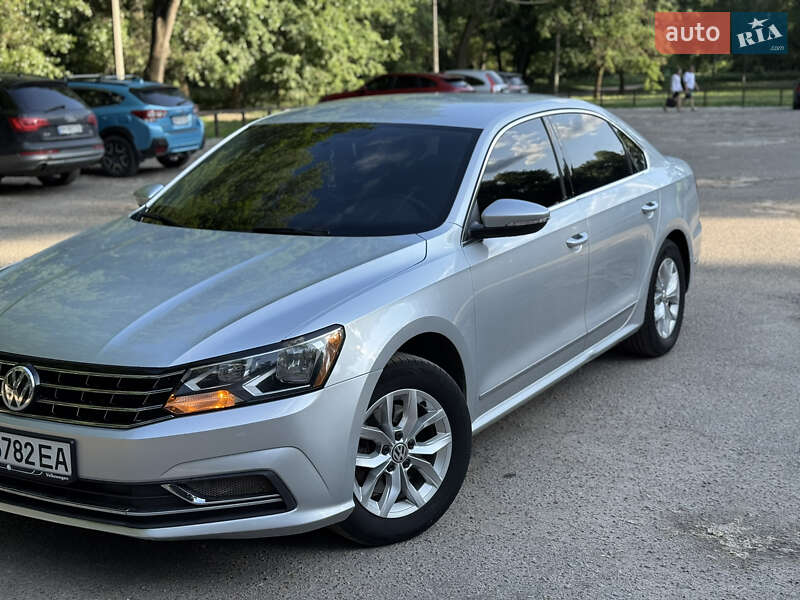 Седан Volkswagen Passat 2017 в Сумах фото Седан Volkswagen Passat 2017 в Сумах