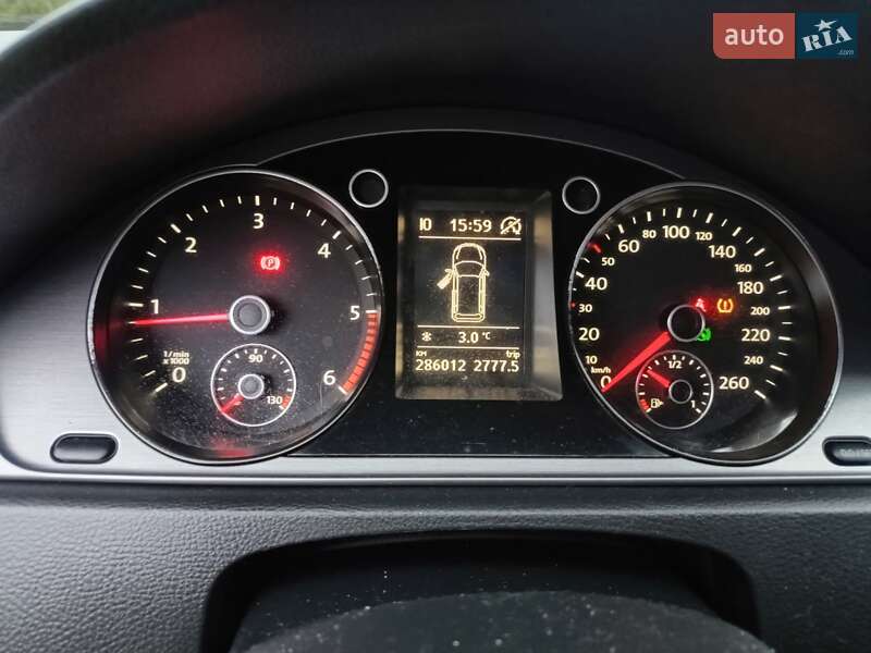 Универсал Volkswagen Passat 2011 в Дрогобыче