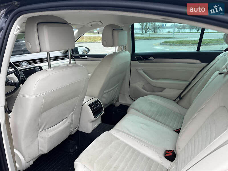 Седан Volkswagen Passat 2015 в Виннице