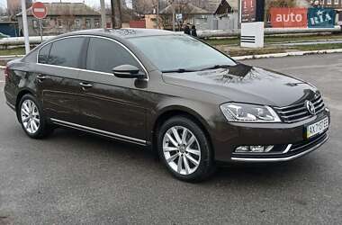Седан Volkswagen Passat 2013 в Харкові