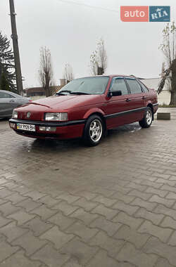 Седан Volkswagen Passat 1991 в Волочиске