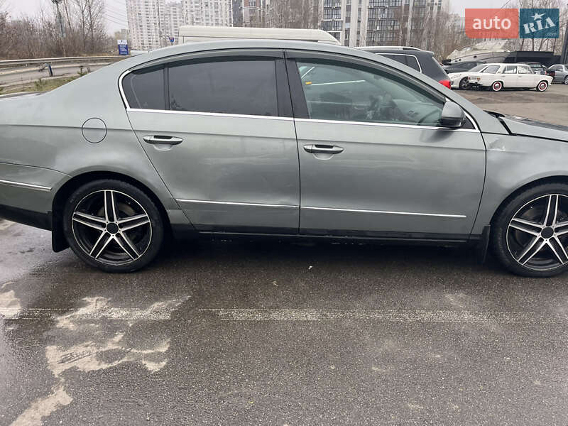 Седан Volkswagen Passat 2006 в Києві