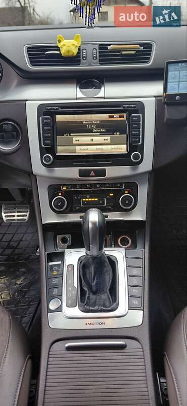 Універсал Volkswagen Passat 2011 в Новій Ушиці