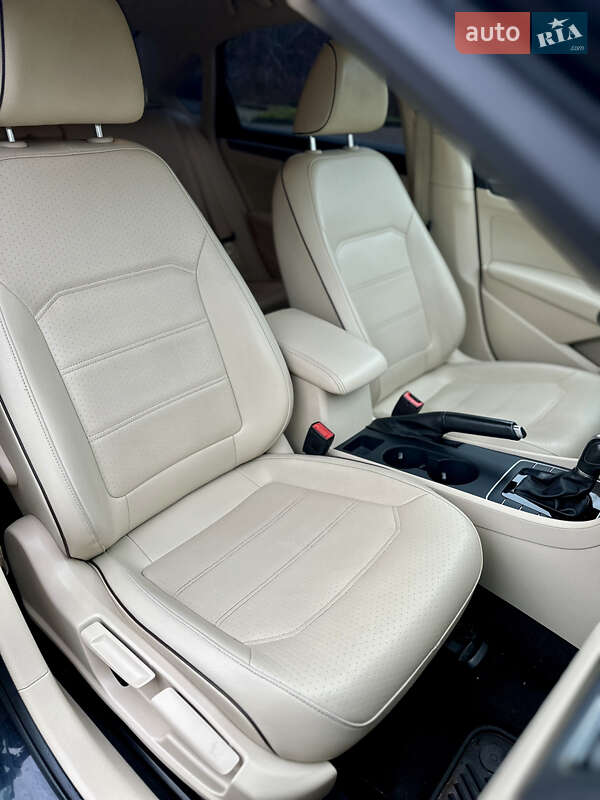 Седан Volkswagen Passat 2017 в Калуше