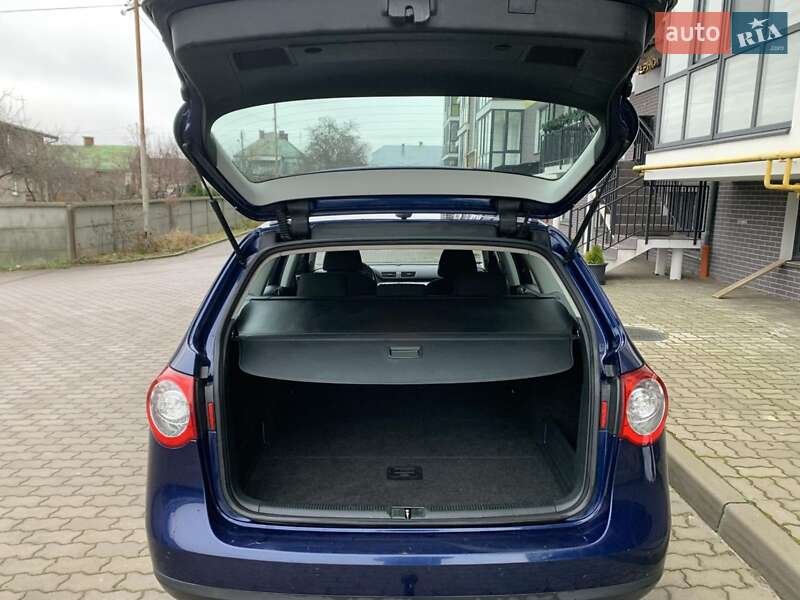 Універсал Volkswagen Passat 2008 в Жовкві