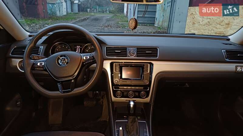 Седан Volkswagen Passat 2016 в Николаеве