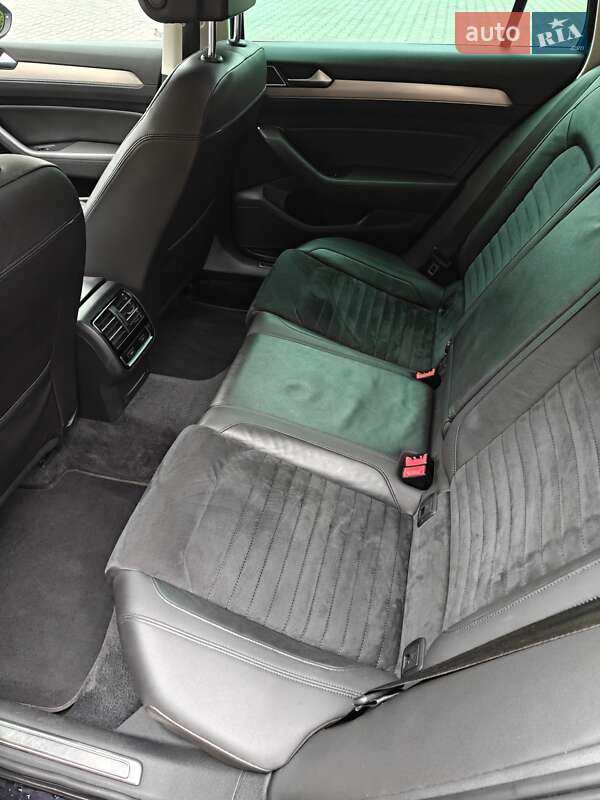 Універсал Volkswagen Passat 2015 в Тернополі