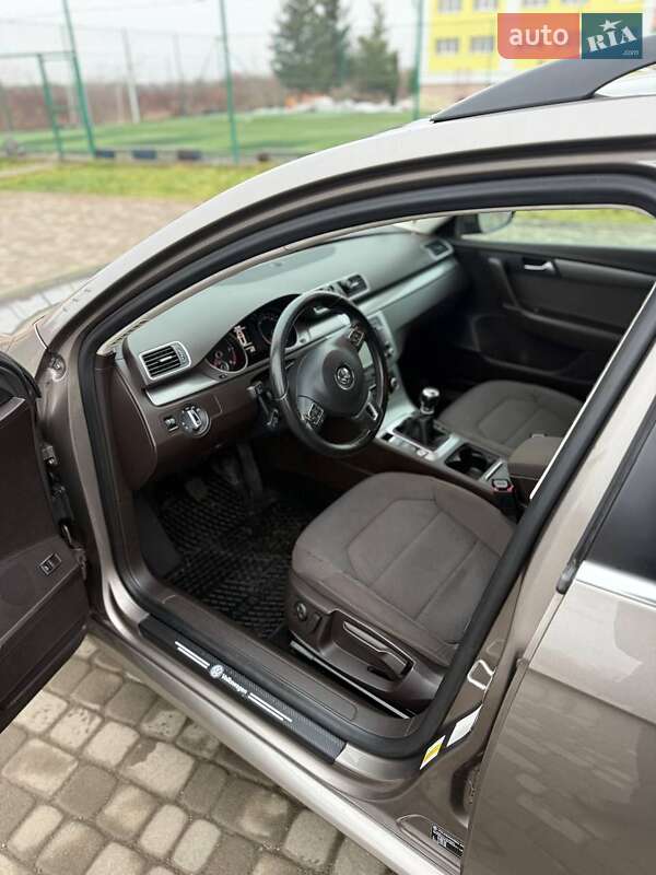 Універсал Volkswagen Passat 2011 в Самборі