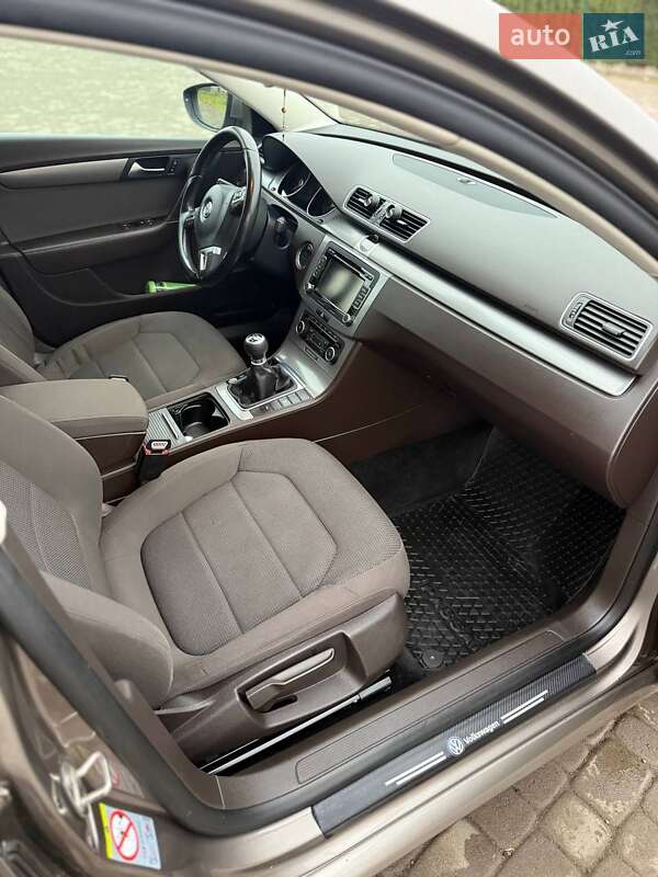 Універсал Volkswagen Passat 2011 в Самборі