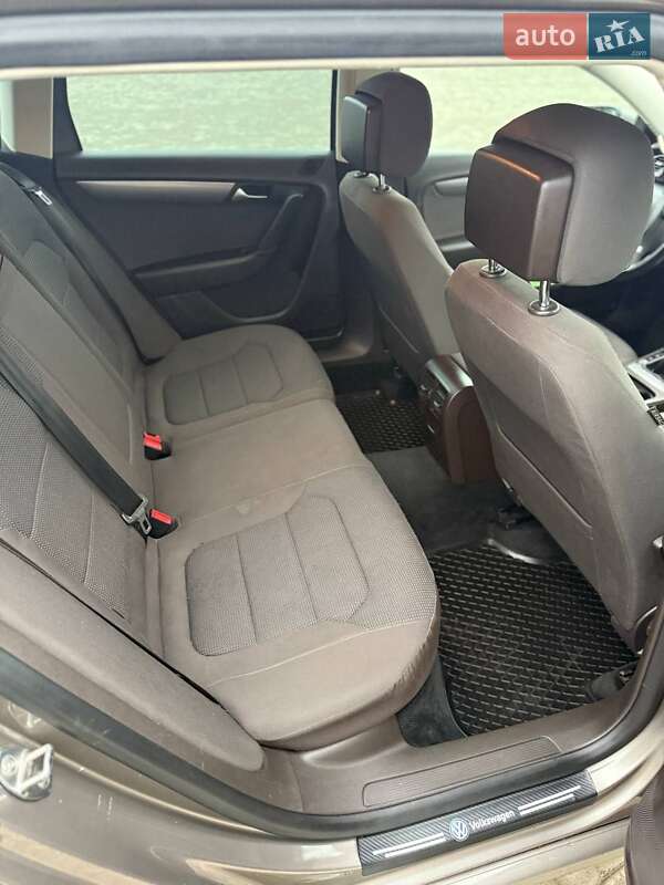 Універсал Volkswagen Passat 2011 в Самборі