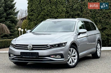 Универсал Volkswagen Passat 2019 в Киеве