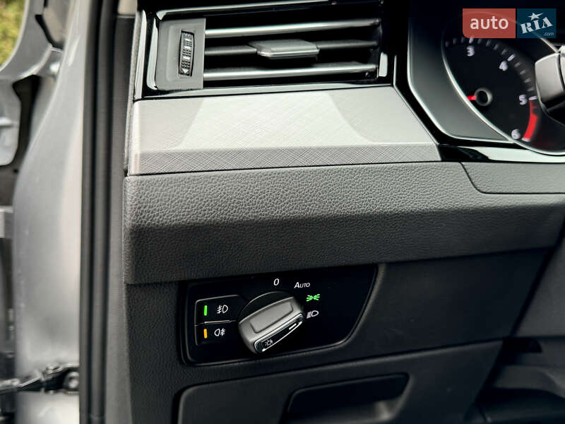 Універсал Volkswagen Passat 2019 в Києві фото 43 Універсал Volkswagen Passat 2019 в Києві