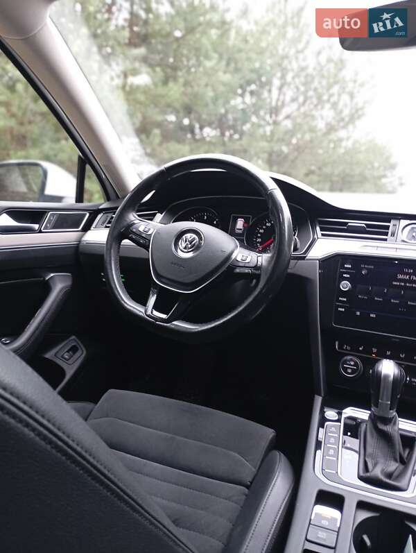 Универсал Volkswagen Passat 2017 в Золочеве фото 28 Универсал Volkswagen Passat 2017 в Золочеве