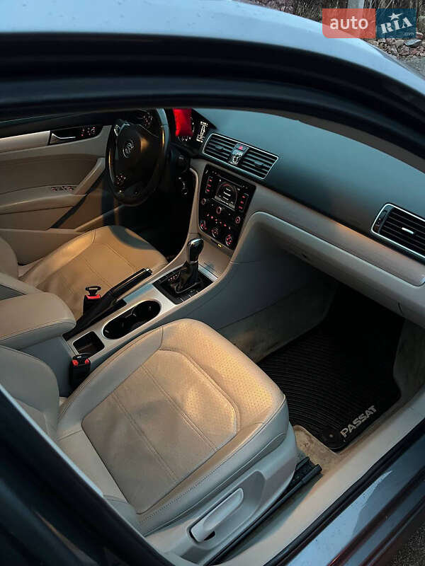 Седан Volkswagen Passat 2012 в Житомире