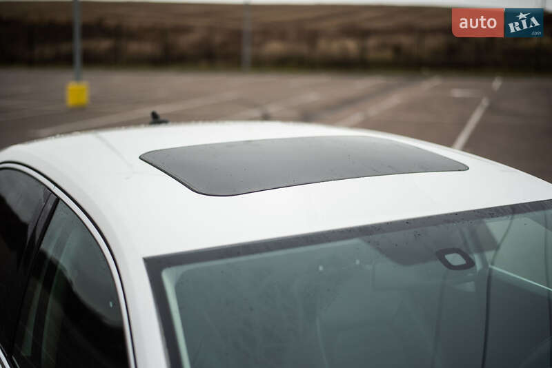 Седан Volkswagen Passat 2014 в Ровно
