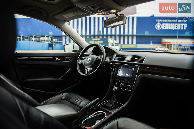 Седан Volkswagen Passat 2014 в Ровно