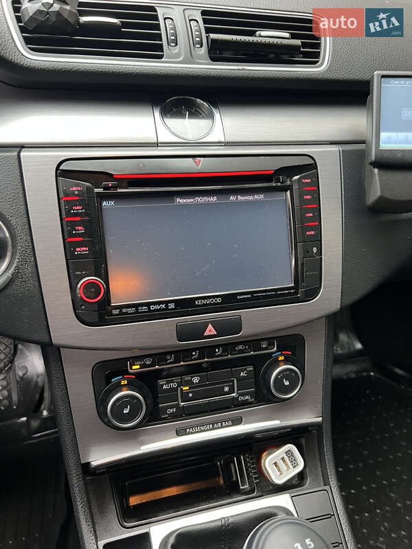 Универсал Volkswagen Passat 2011 в Киеве