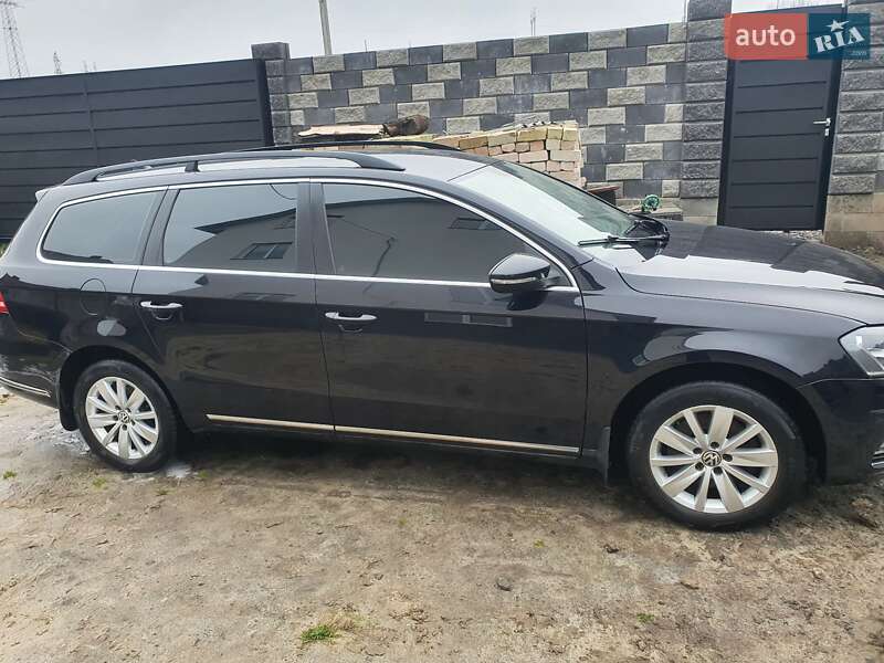 Универсал Volkswagen Passat 2012 в Ровно