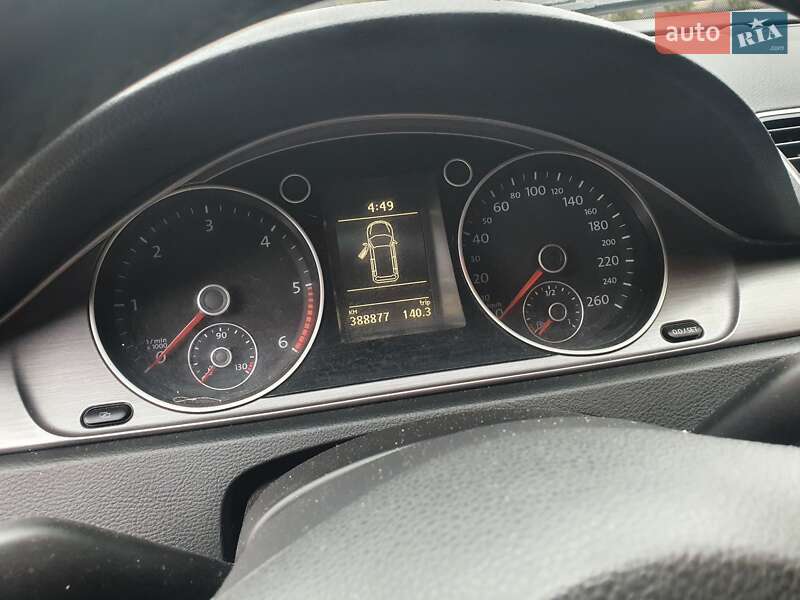 Универсал Volkswagen Passat 2012 в Ровно
