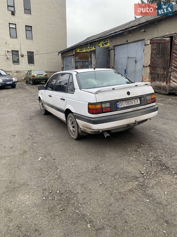 Седан Volkswagen Passat 1991 в Збараже