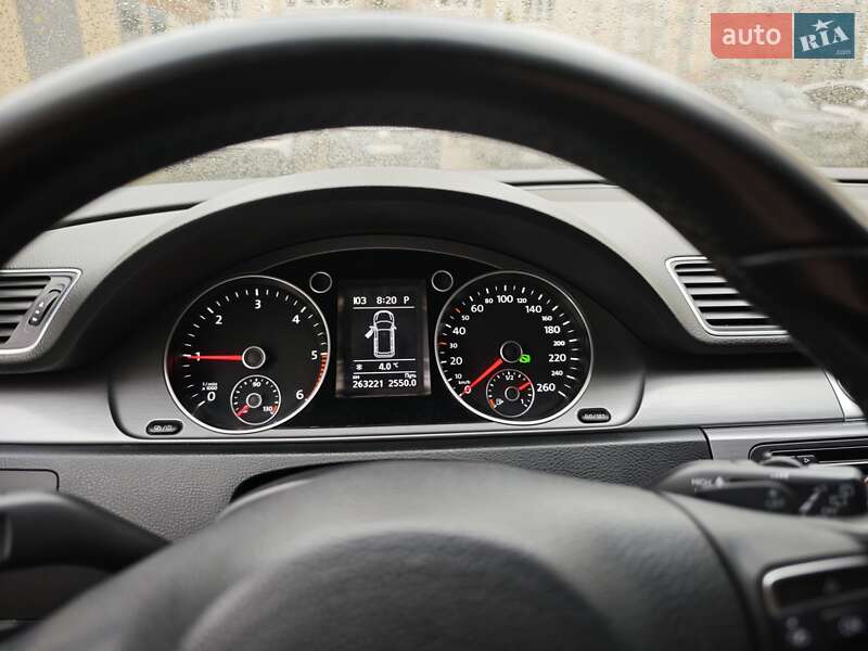 Универсал Volkswagen Passat 2014 в Киеве