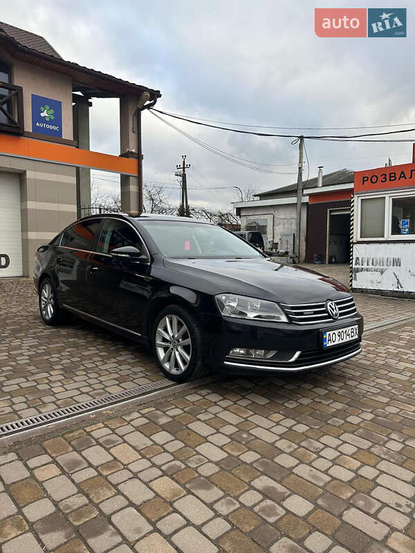 Седан Volkswagen Passat 2011 в Ужгороде