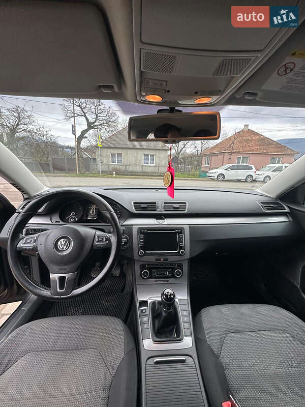 Седан Volkswagen Passat 2011 в Ужгороде