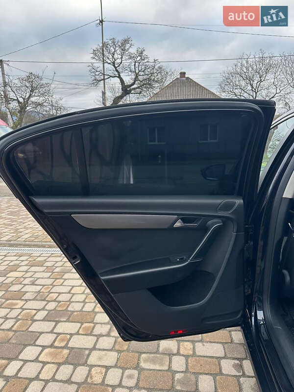 Седан Volkswagen Passat 2011 в Ужгороде