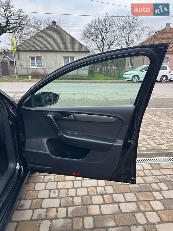 Седан Volkswagen Passat 2011 в Ужгороде