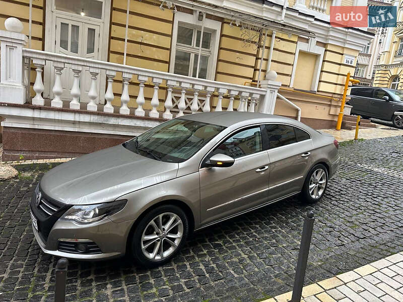 Седан Volkswagen Passat 2011 в Киеве