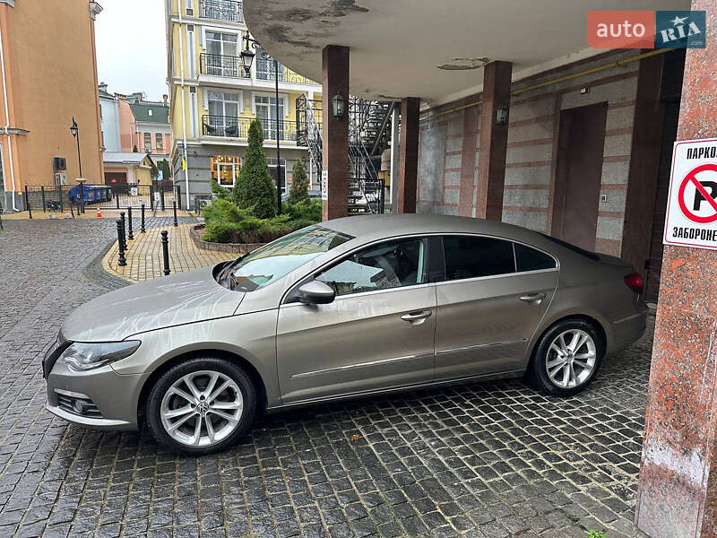 Седан Volkswagen Passat 2011 в Киеве