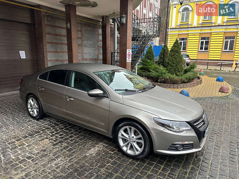 Седан Volkswagen Passat 2011 в Киеве