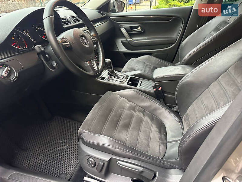 Седан Volkswagen Passat 2011 в Киеве