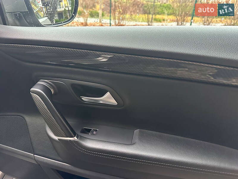 Седан Volkswagen Passat 2011 в Киеве