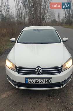 Седан Volkswagen Passat 2013 в Киеве