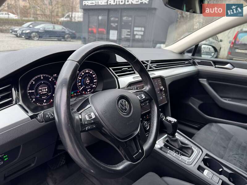 Универсал Volkswagen Passat 2017 в Днепре фото 9 Универсал Volkswagen Passat 2017 в Днепре