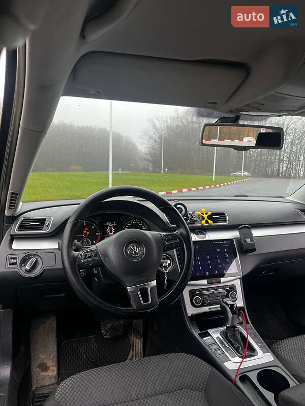 Универсал Volkswagen Passat 2011 в Черновцах